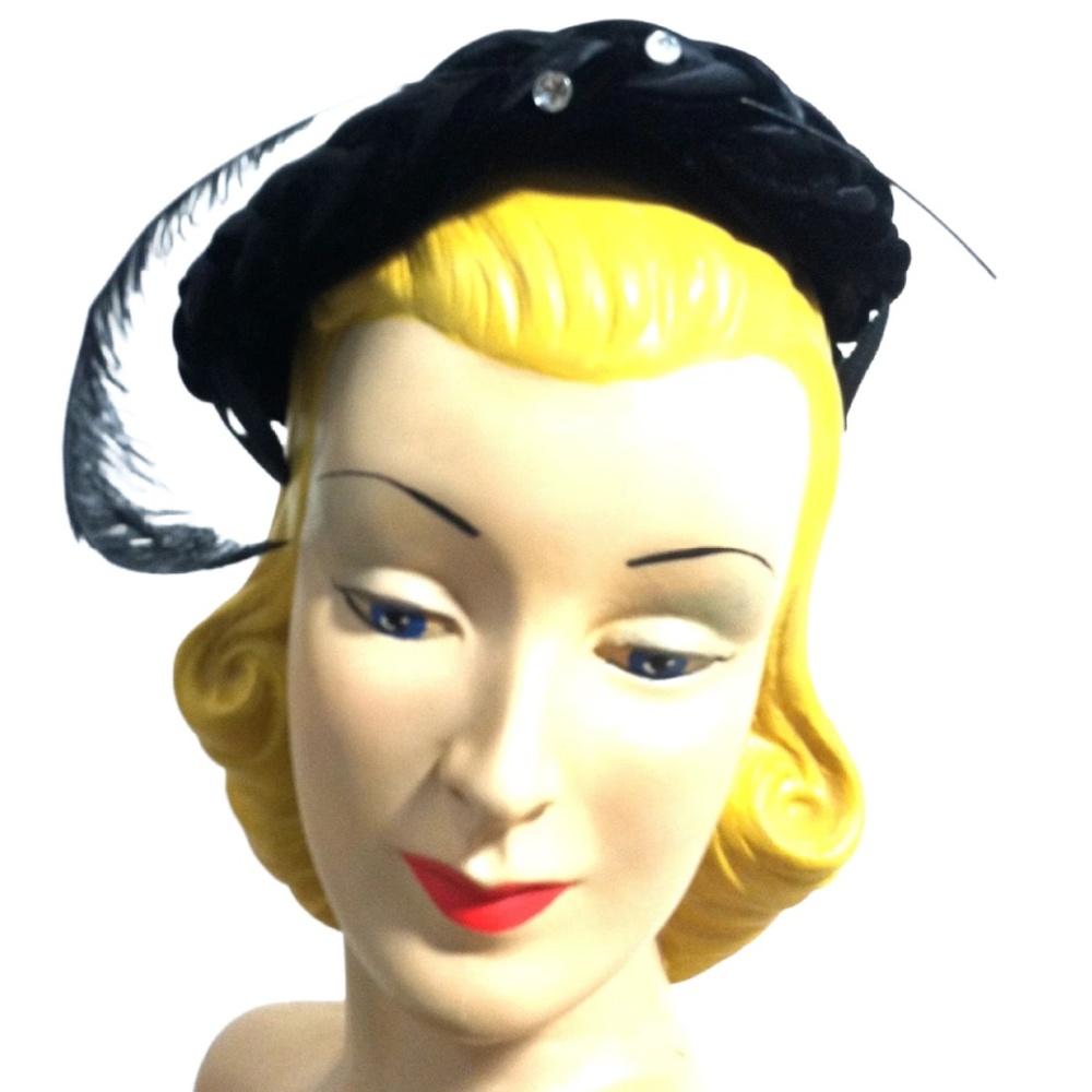 True Vintage 1960s Black Velvet Cocktail Hat with Rhinestones O/S